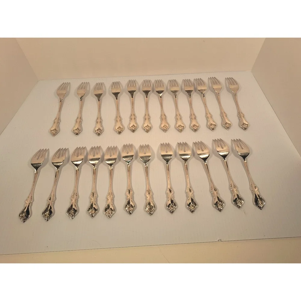 International Deepsilver Silver Orleans Silverplate Flatware (12) 5 pc Setting
